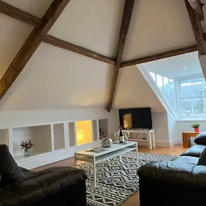 Centre Loft Gem Apartment